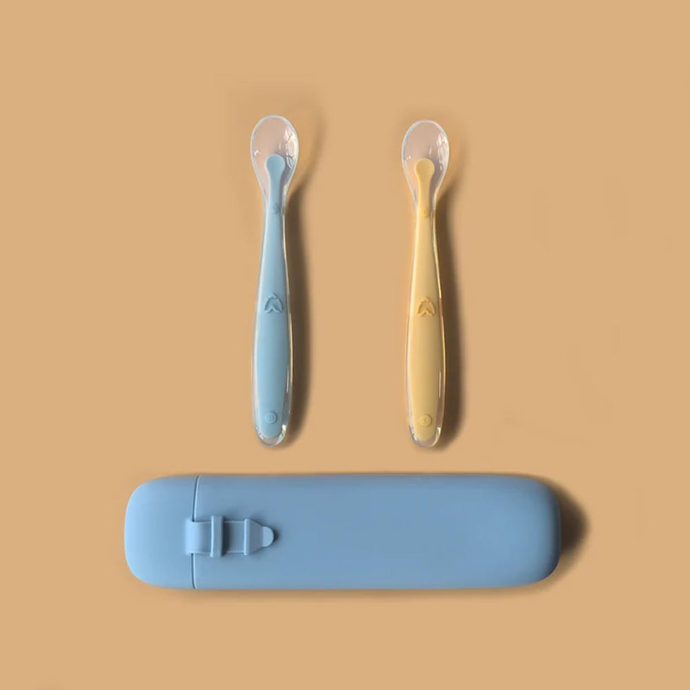 Little Rawr ergonomic spoon design supports comfortable feeding for parents and babies.