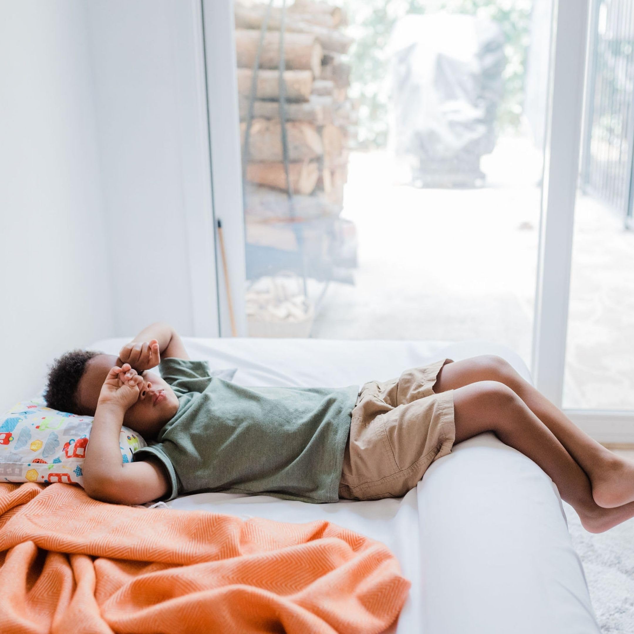 Little Sleepy Head bumper in-use on a twin bed setup.
