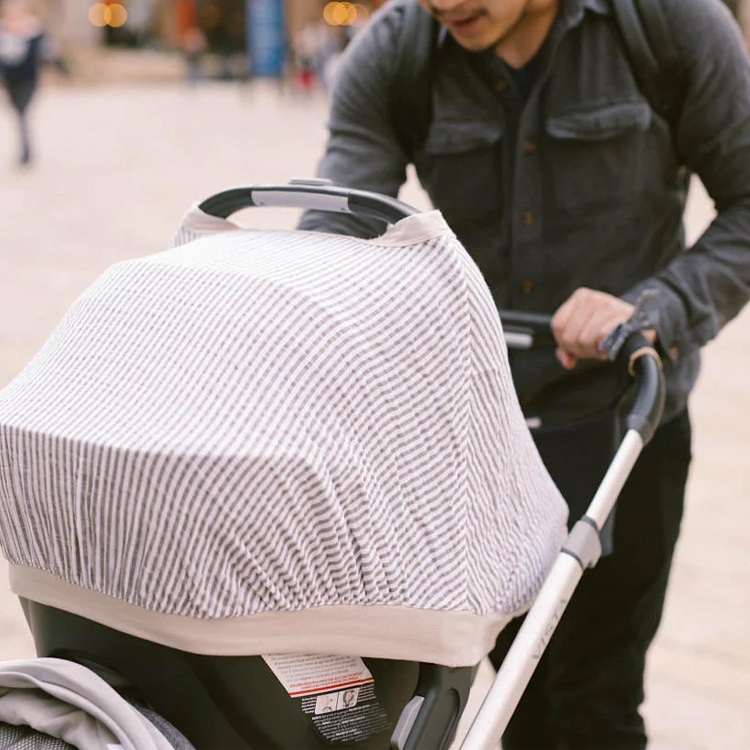 Little Unicorn elastic stretch-band ensures a secure fit on most seats.