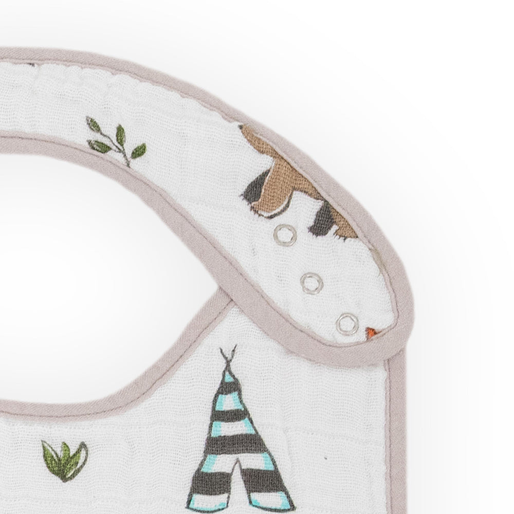 Little Unicorn Premium Classic Bib Forest Friends 8—playful prints bring charm to mealtime rituals.