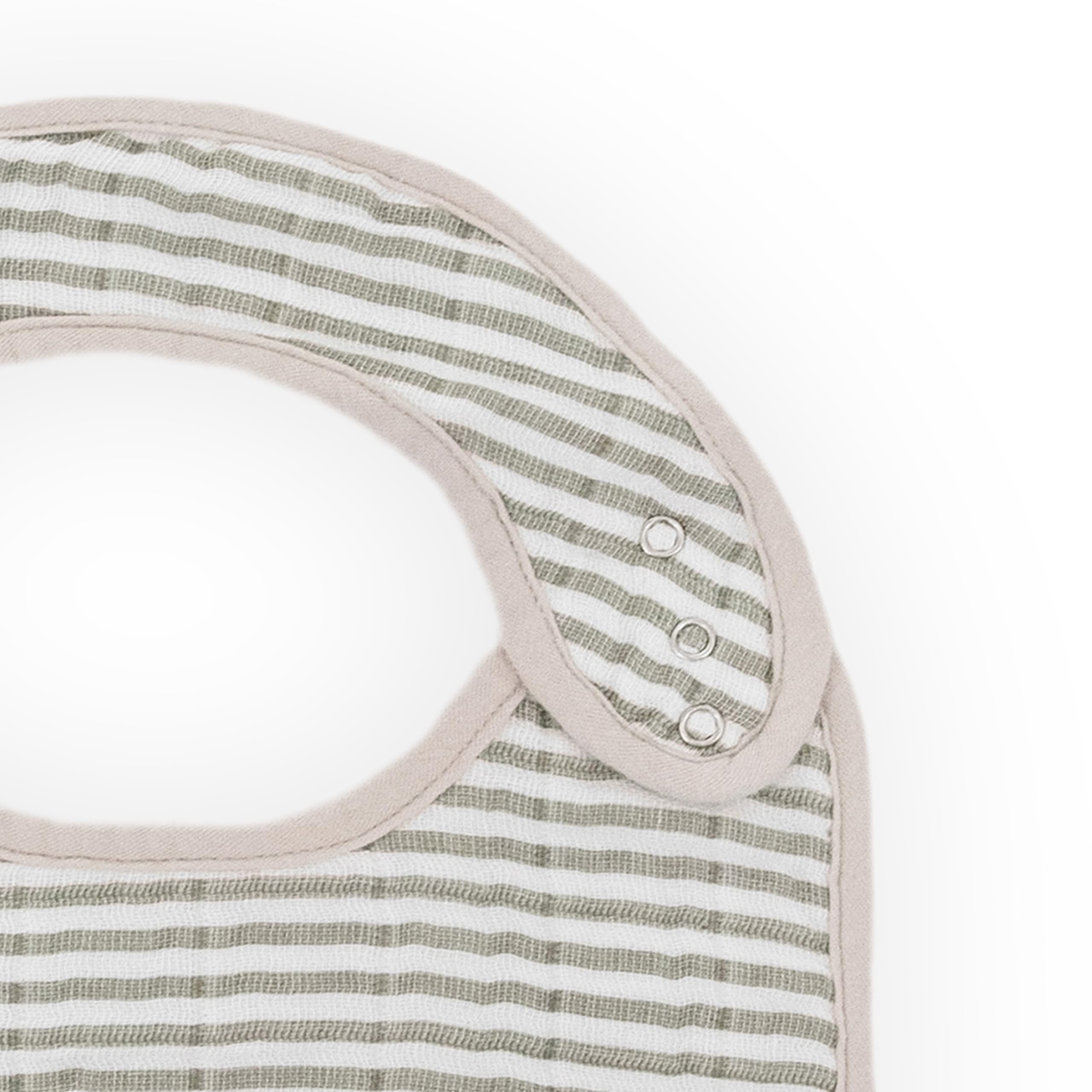 Little Unicorn Premium Classic Bib Forest Friends 9—trusted safety standards for peace of mind during meals.