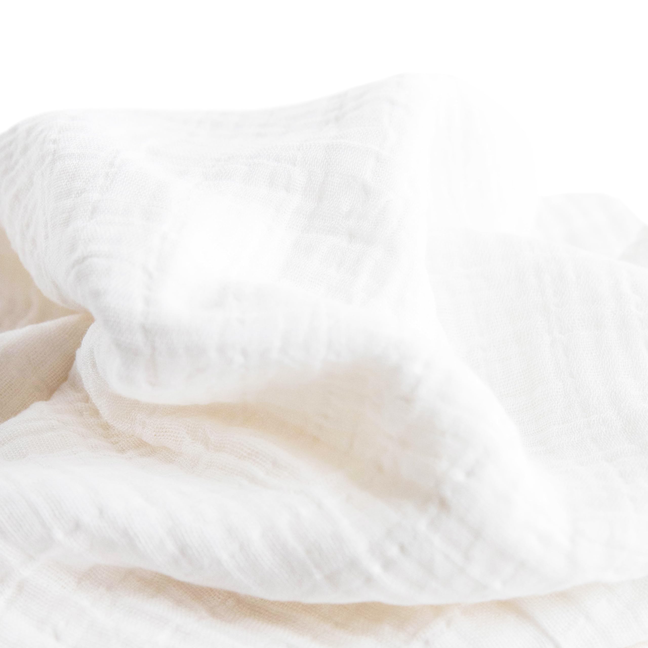 Little Unicorn swaddle as car-seat wrap showcases portable comfort on the go.