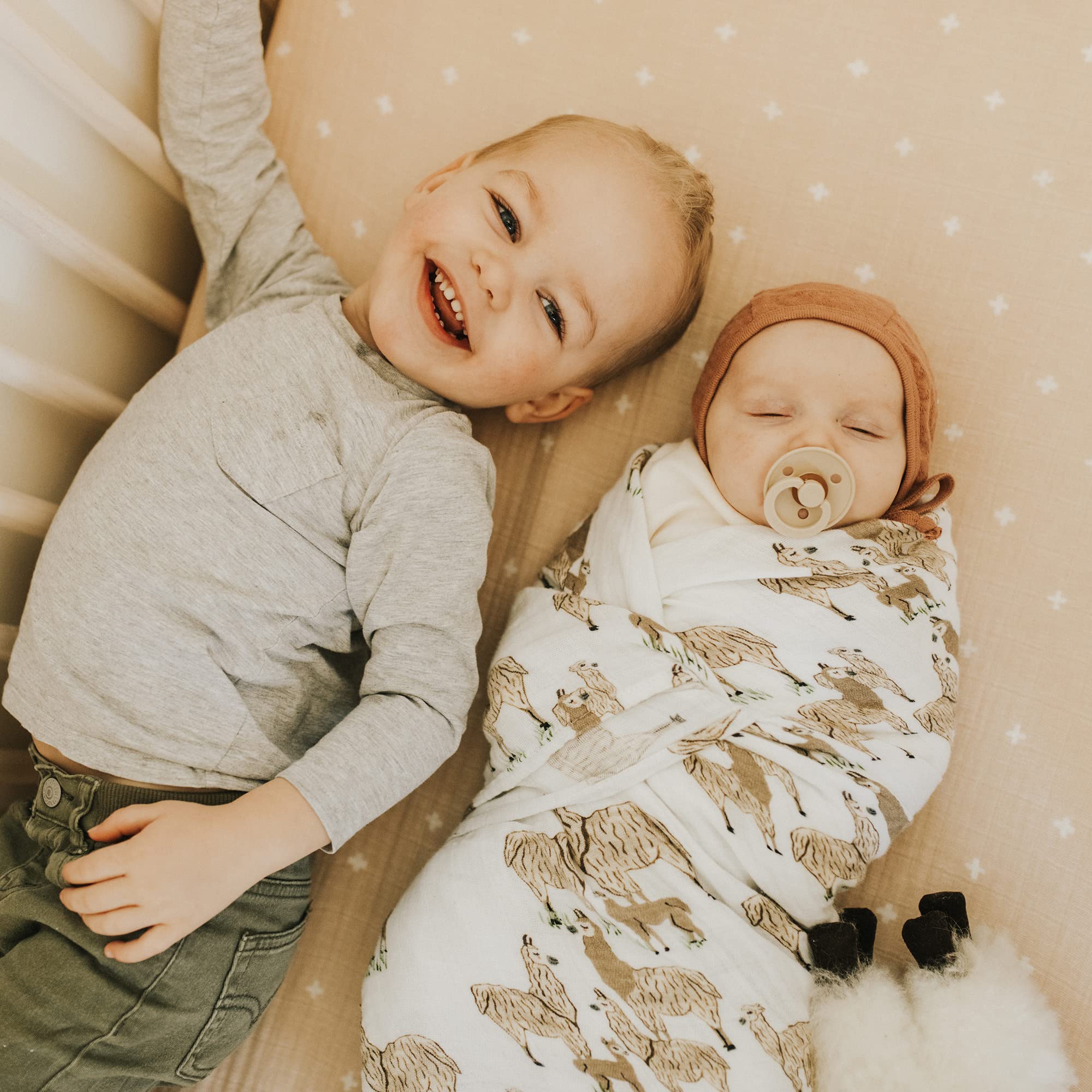 Little Unicorn breathable cotton muslin swaddle ideal for swaddling.
