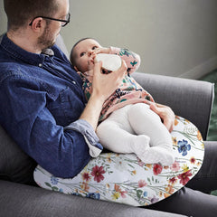 Little Grape Land baby-propped feeding position shows stable support for upright nursing.