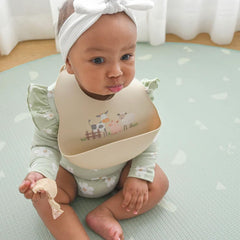 Little Rawr easy-clean bib is top-rack dishwasher safe.