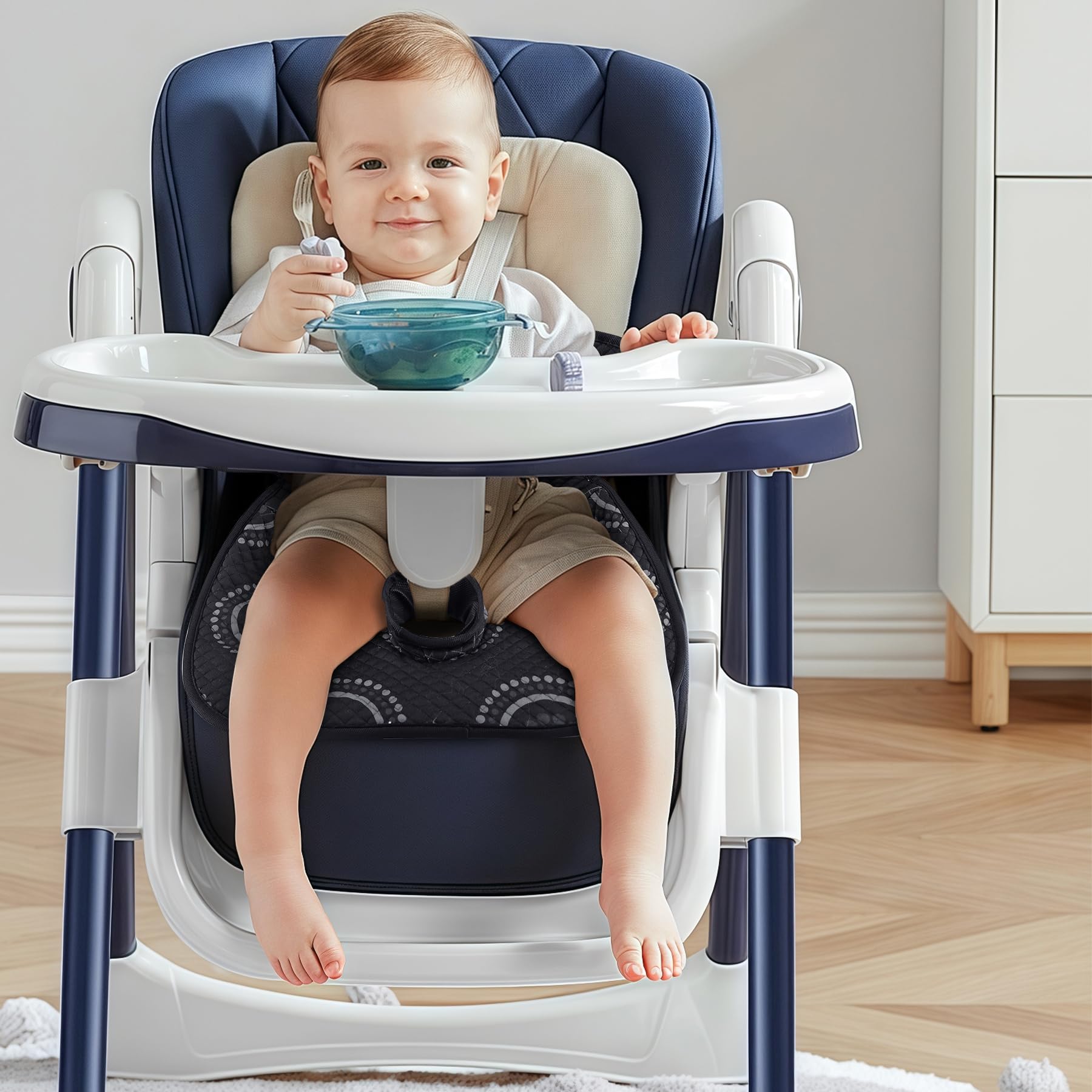 LITTOBEBE Piddle Pad waterproof layer keeps the surface dry during messes.