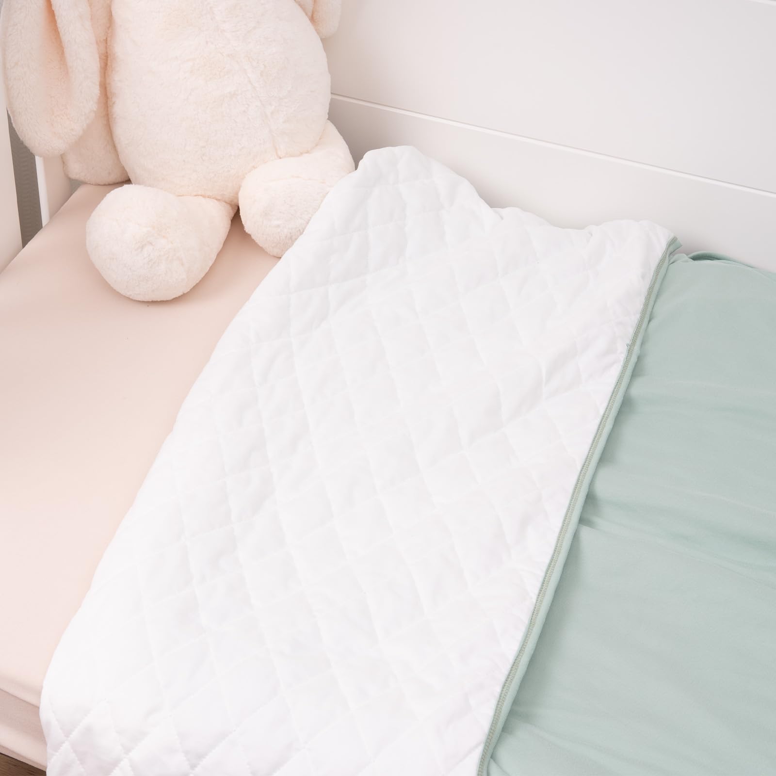 littogoose neutral-color-toddler-blanket perfect giftable option for boys and girls.