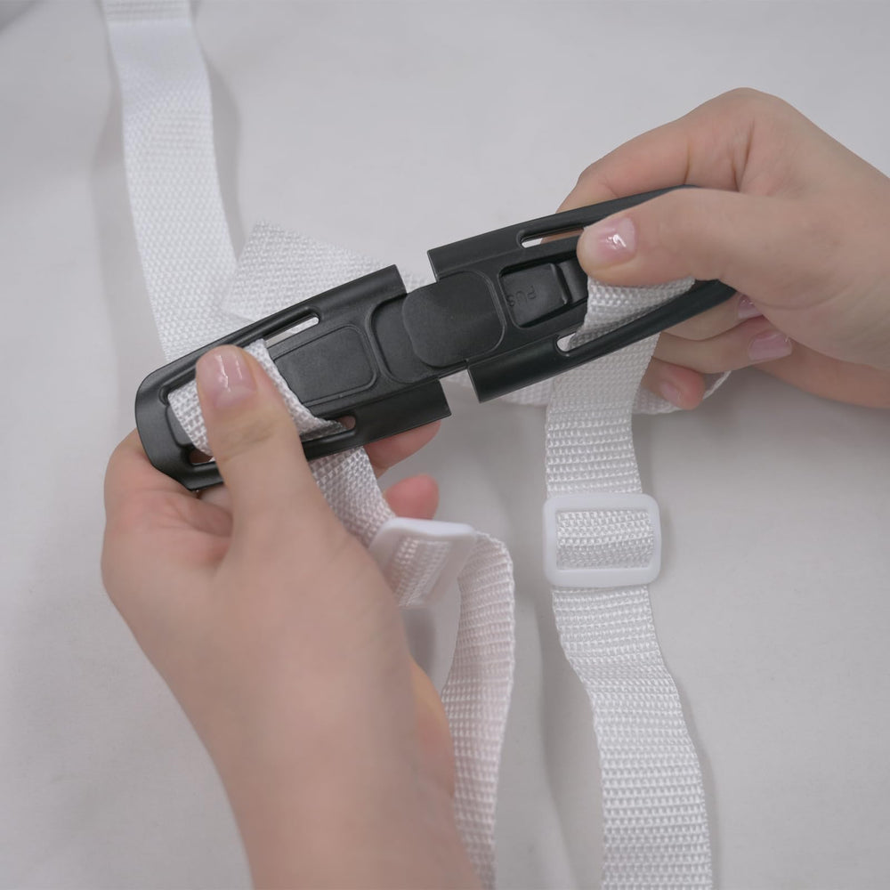 LiXiongBao black buckle close-up emphasizes wear resistance