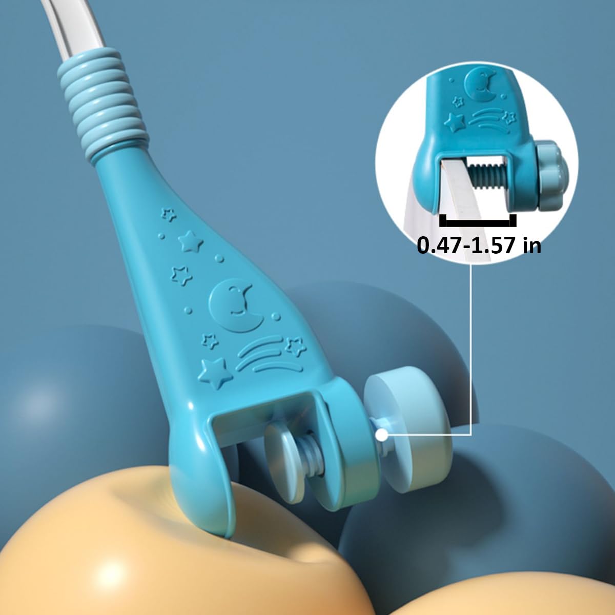 LKNUIYIE baby crib mobile cute animal design stimulates curiosity