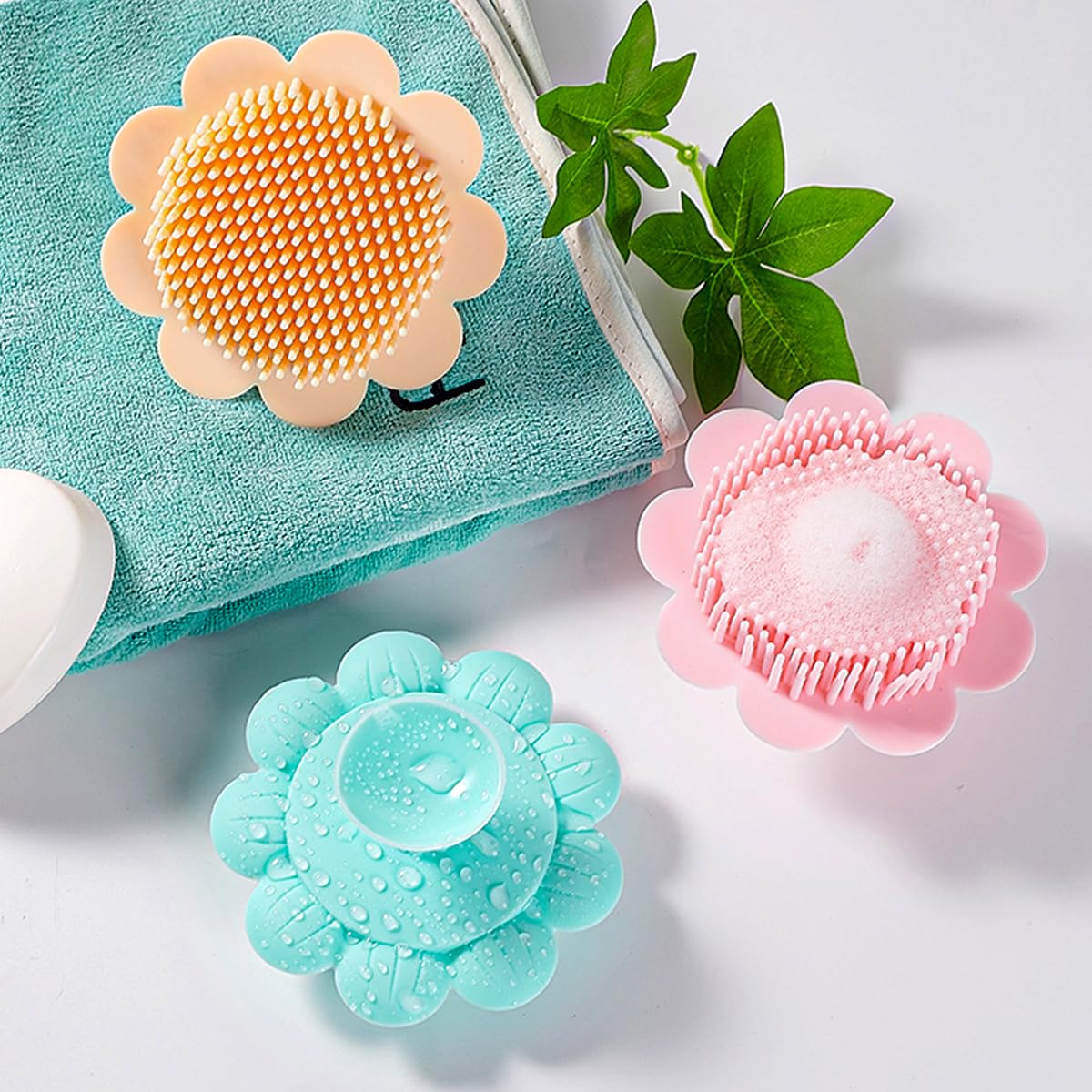 LNQ LUNIQI cradle brush ideal for bath time with toddlers.