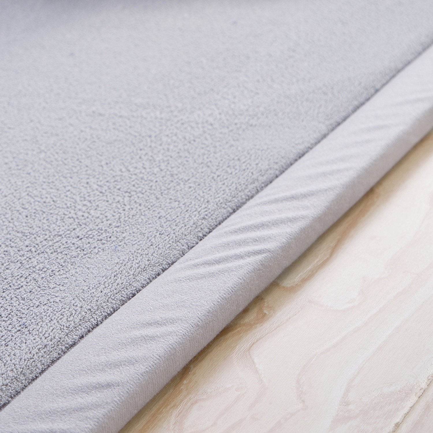 Loartee Coral Velvet Crawling Rug gray play-area-setup illustrates an easy cleaning routine.
