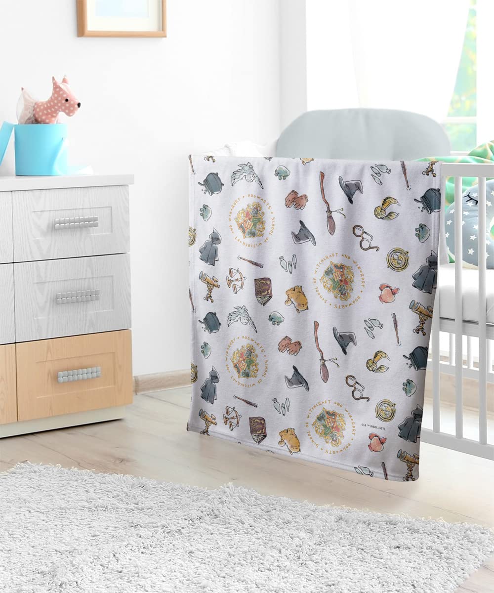 LOGOVISION easy-care fade-resistant fabric keeps blankets looking fresh after washing.