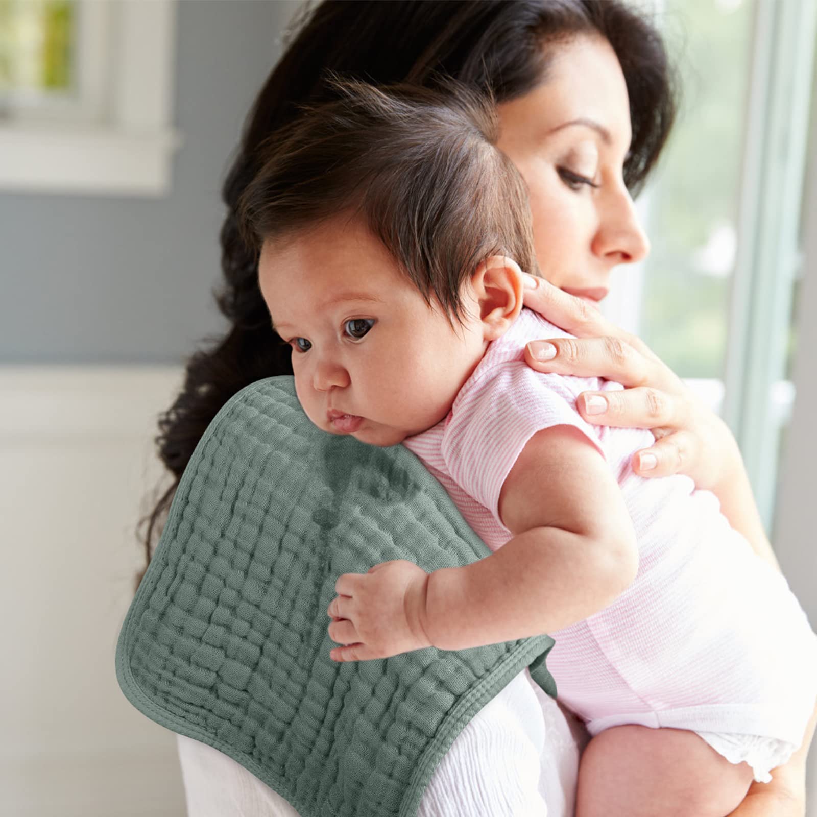 Looxii muslin cloth doubles as wipe or changing pad cover.