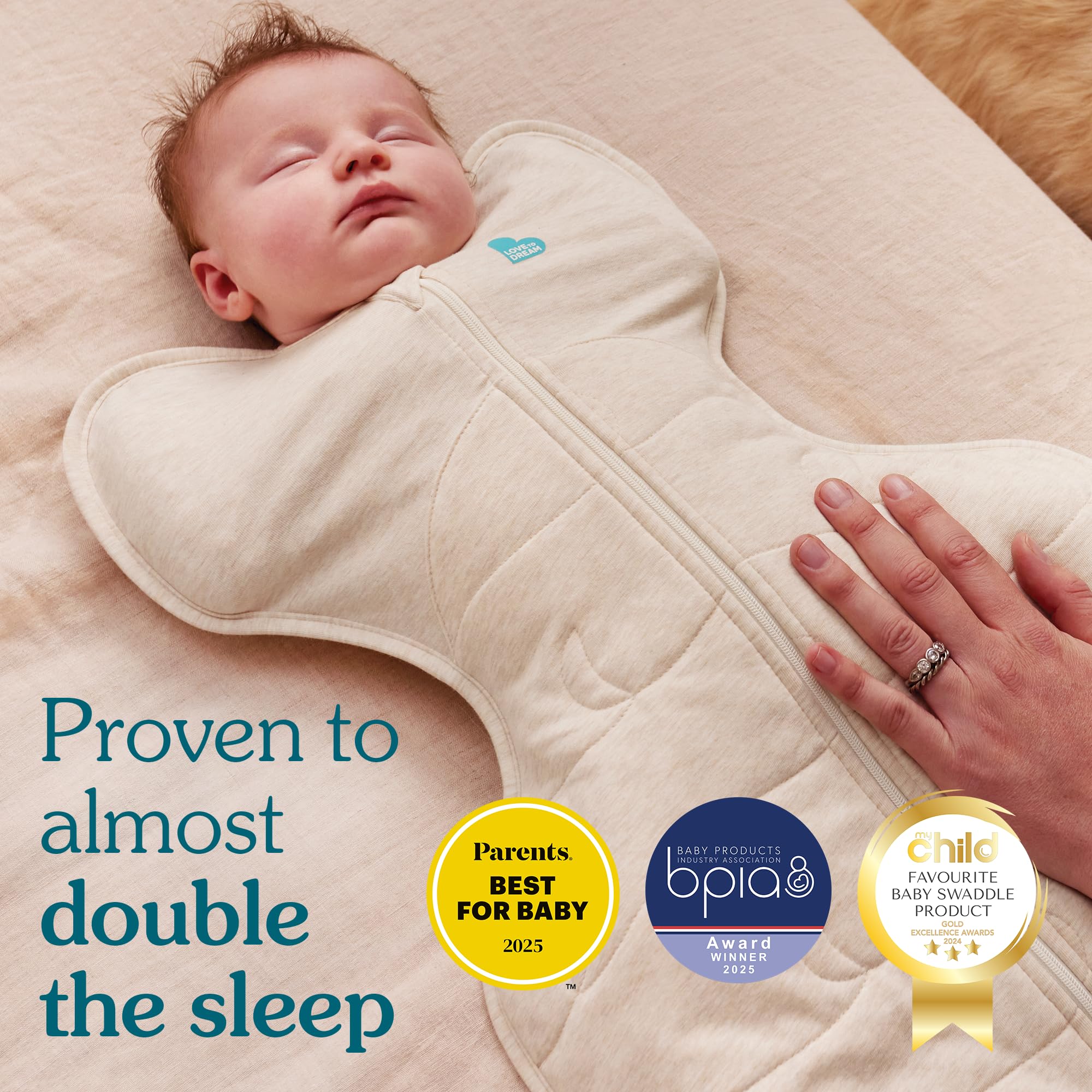 Love to Dream Swaddle Up 2.5 TOG rose two-way zipper enables quick changes.