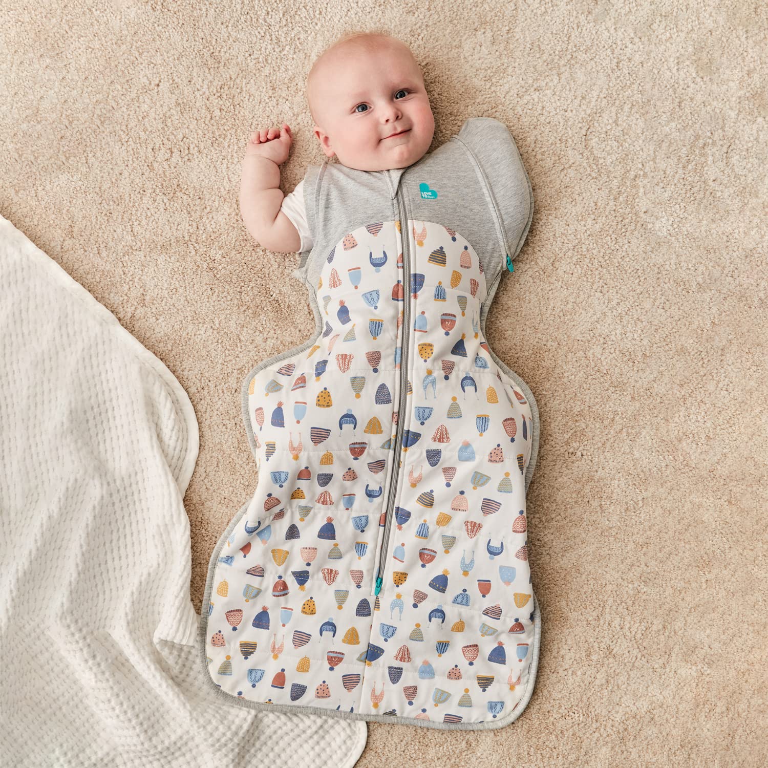 Love to Dream Swaddle Up Transition Bag warm zipper-diaper-change convenience.