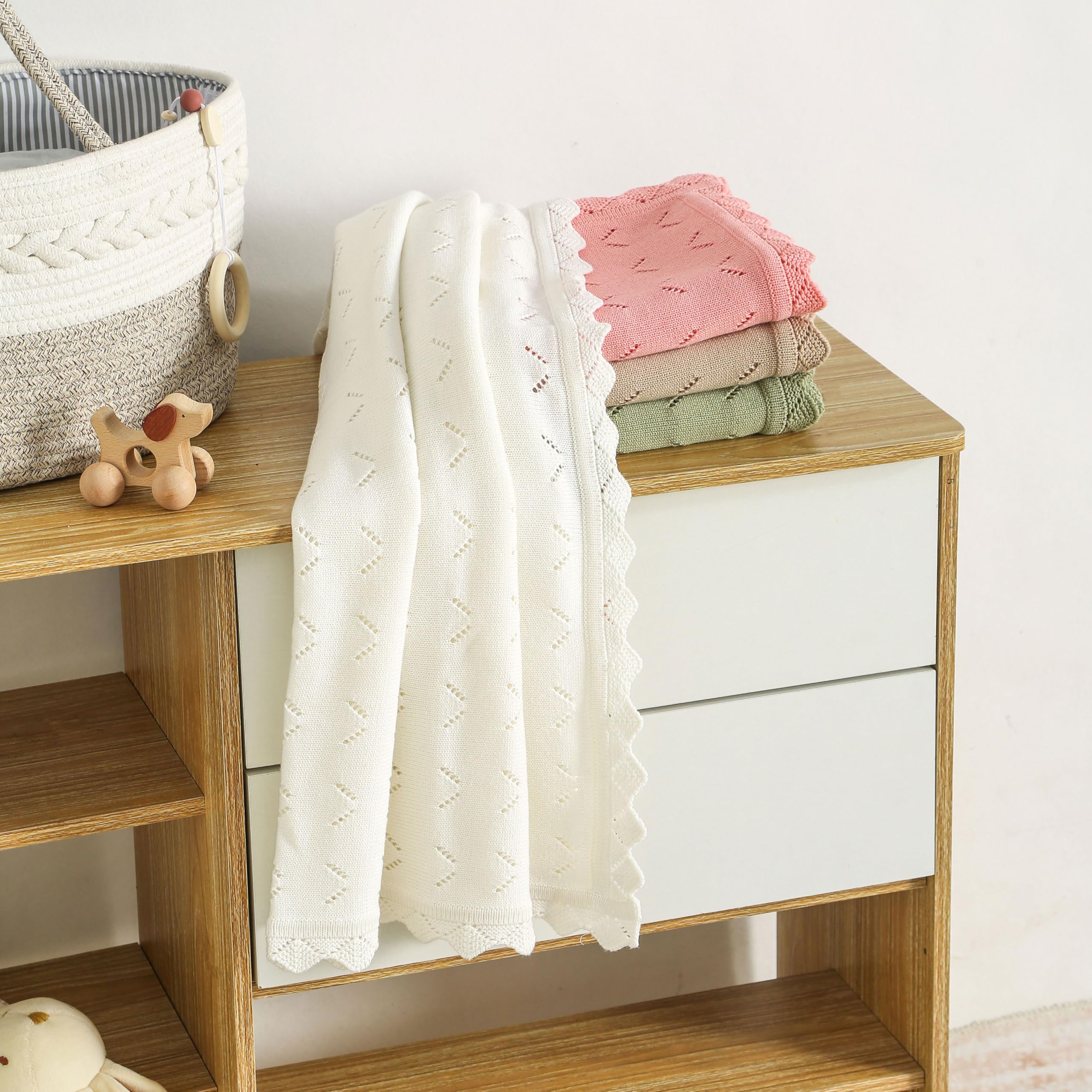 Loyfoky baby blanket reinforced edges indicate durable, easy-care fabric.