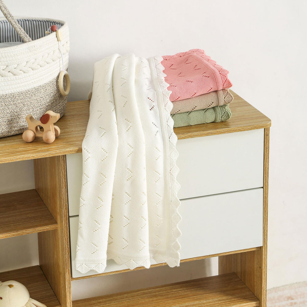 Loyfoky baby blanket reinforced edges indicate durable, easy-care fabric.
