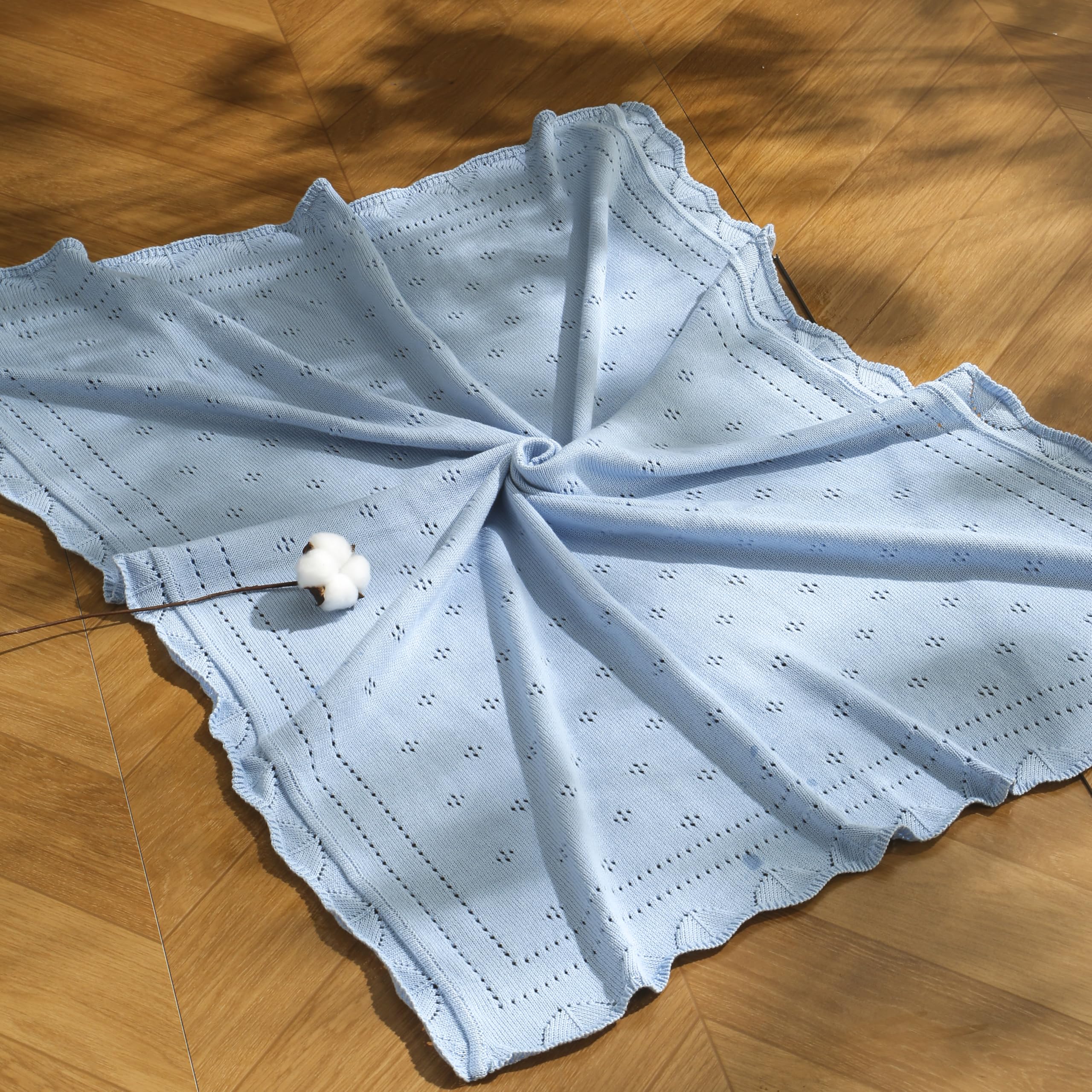 Loyfoky 100 percent cotton baby blanket offers easy care and machine washing.