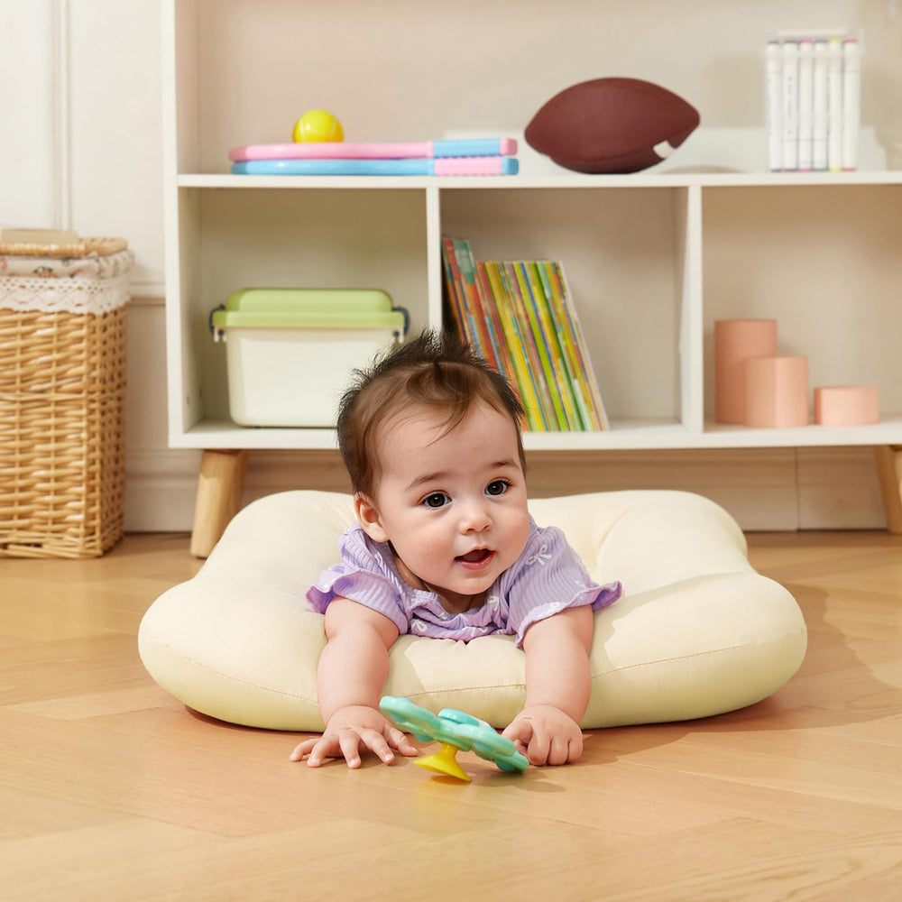 Lucakuins baby lounger portable design ideal for living room and grandparent visits.