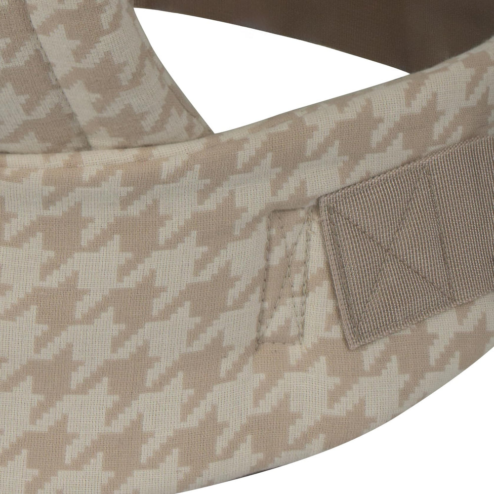 Lujifo Baby Carrier provides ergonomic waist support for extended wear.