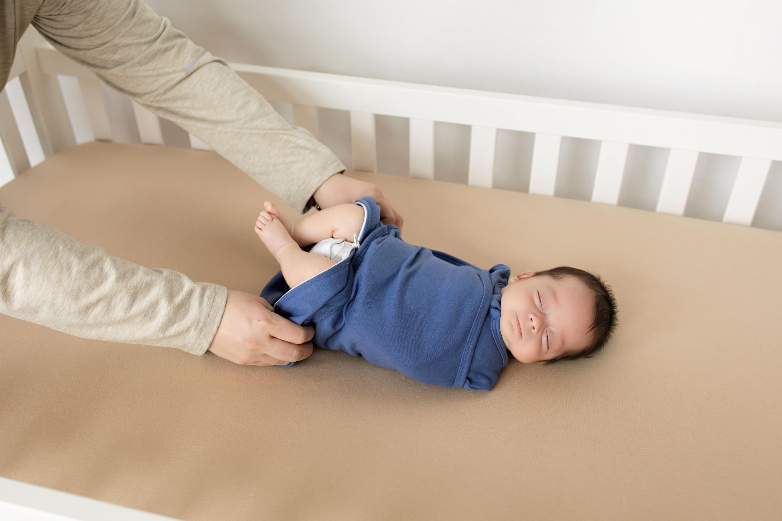 LullaBaby Swaddle sized 0-2 months, 6-14 lbs fits small newborns