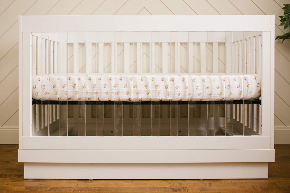 Lulujo Muslin Crib Sheet Rainbows nursery-ready design complements modern color palettes.