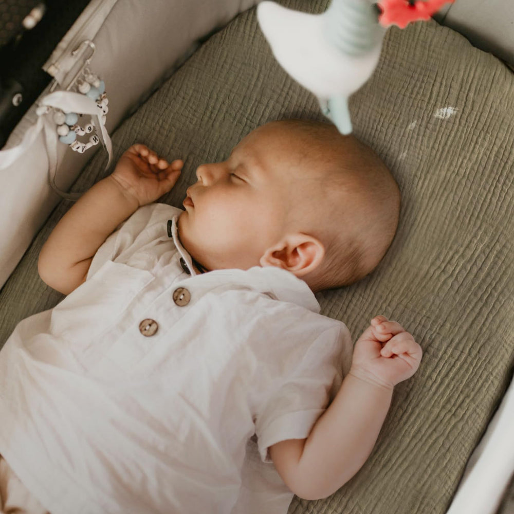 fits oval, rectangle or hourglass bassinet mattresses for versatility
