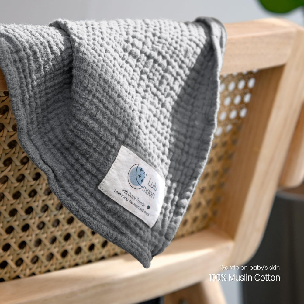 Lulumoon Muslin Swaddle Green close-up cotton weave for soft skin contact