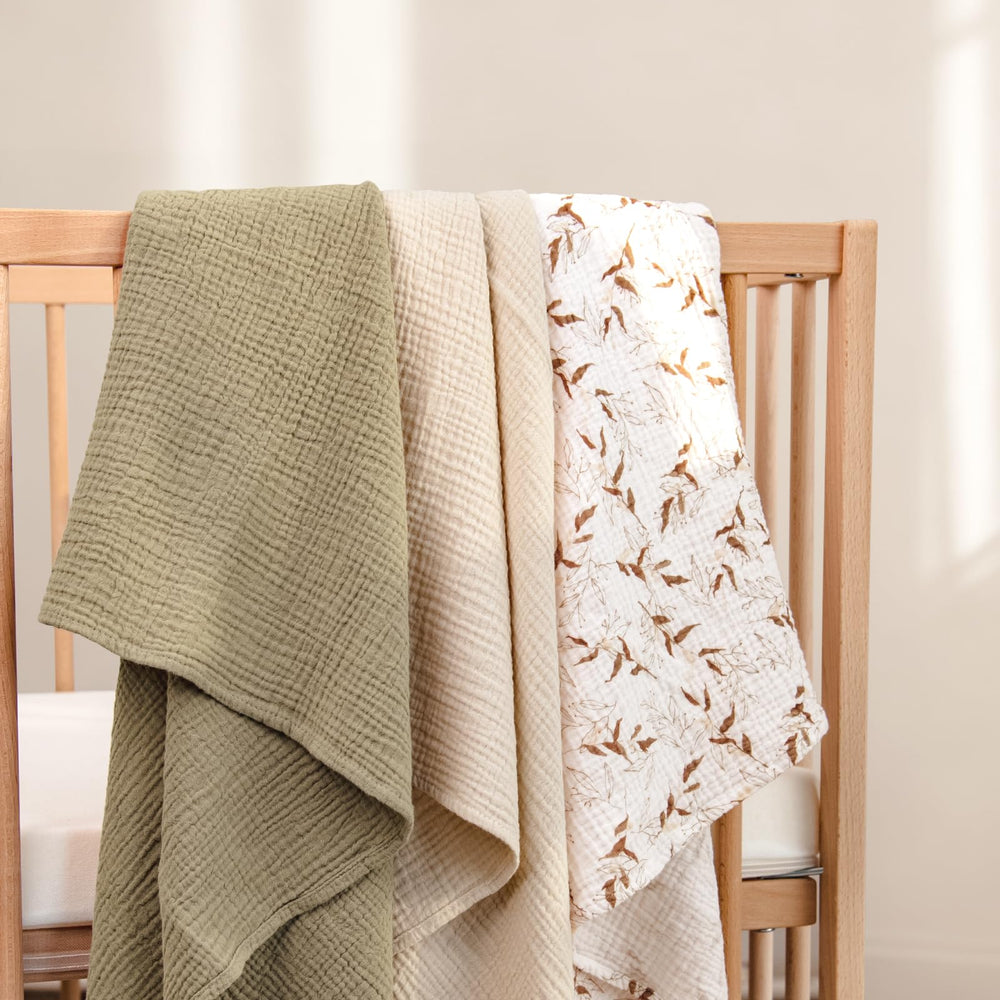 Lulumoon Muslin Swaddle Soft-Touch 100% cotton offers gentle skin-friendly comfort.