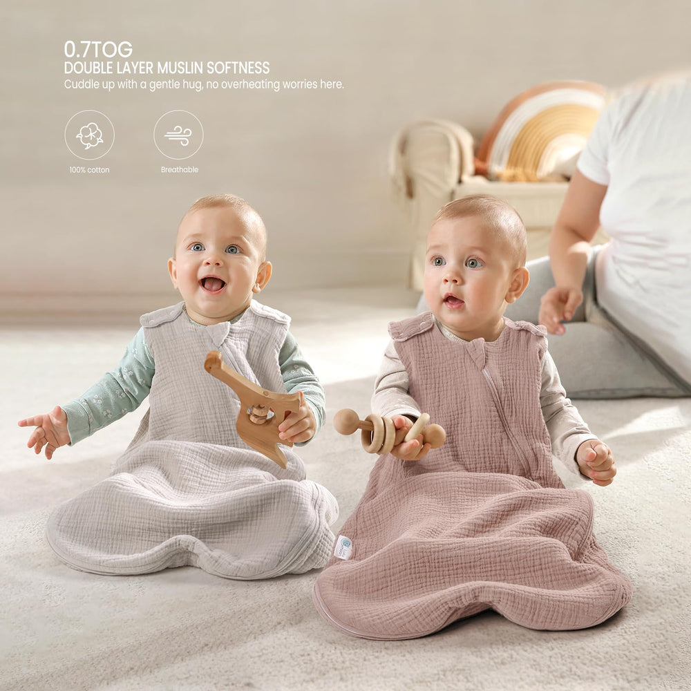 Lulumoon Sleep Sack Muslin shoulder snaps simplify dressing during quick changes.