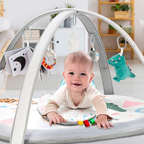 Lupantte extra-large play mat creates ample space for siblings or tummy time.