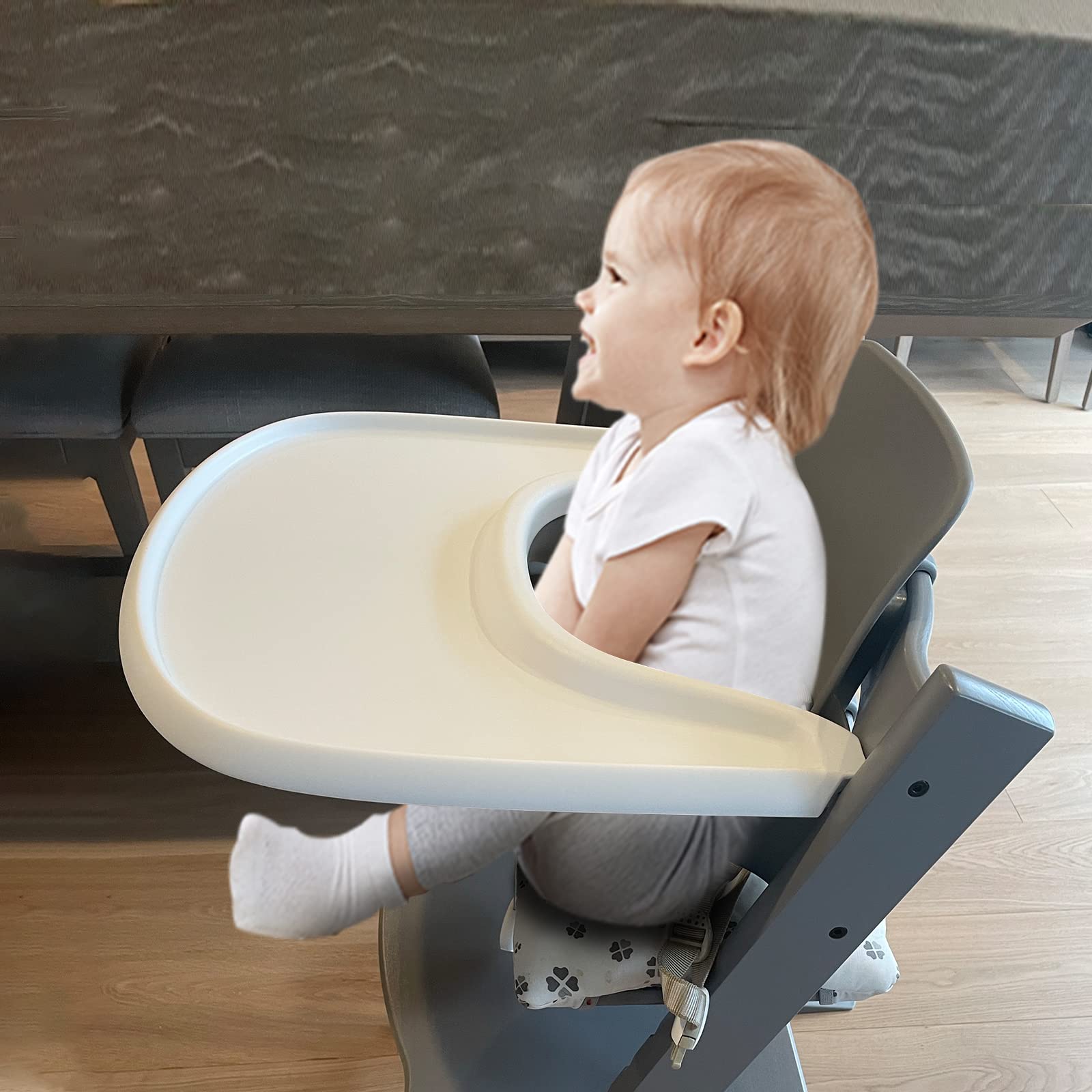 LuQiBabe tray supports easy, mess-friendly snack times.
