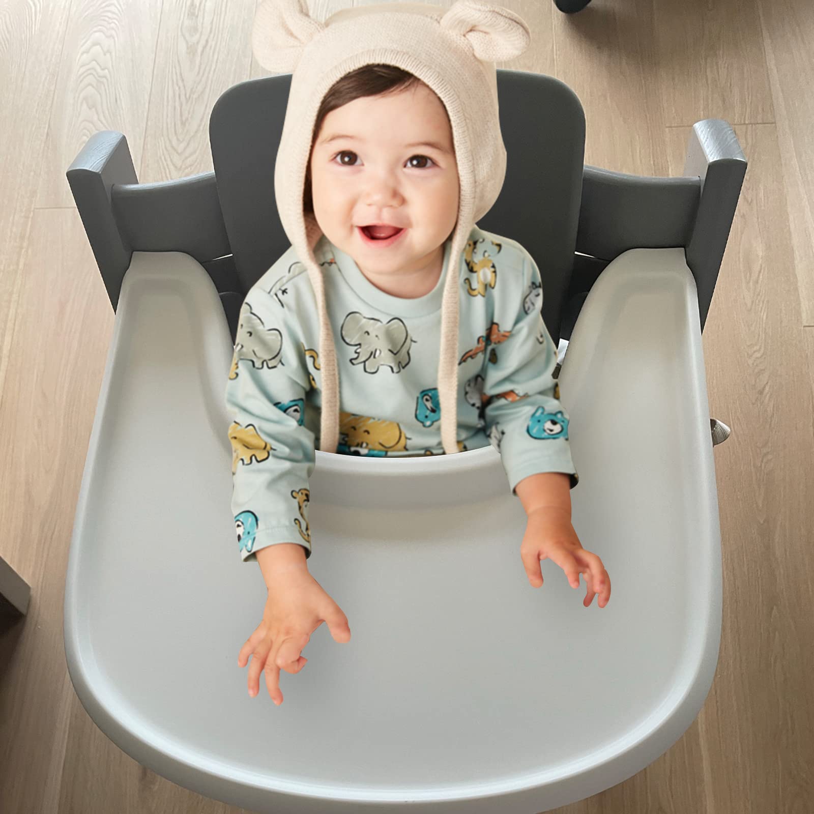 LuQiBabe tray can transform the baby set into a standalone highchair.