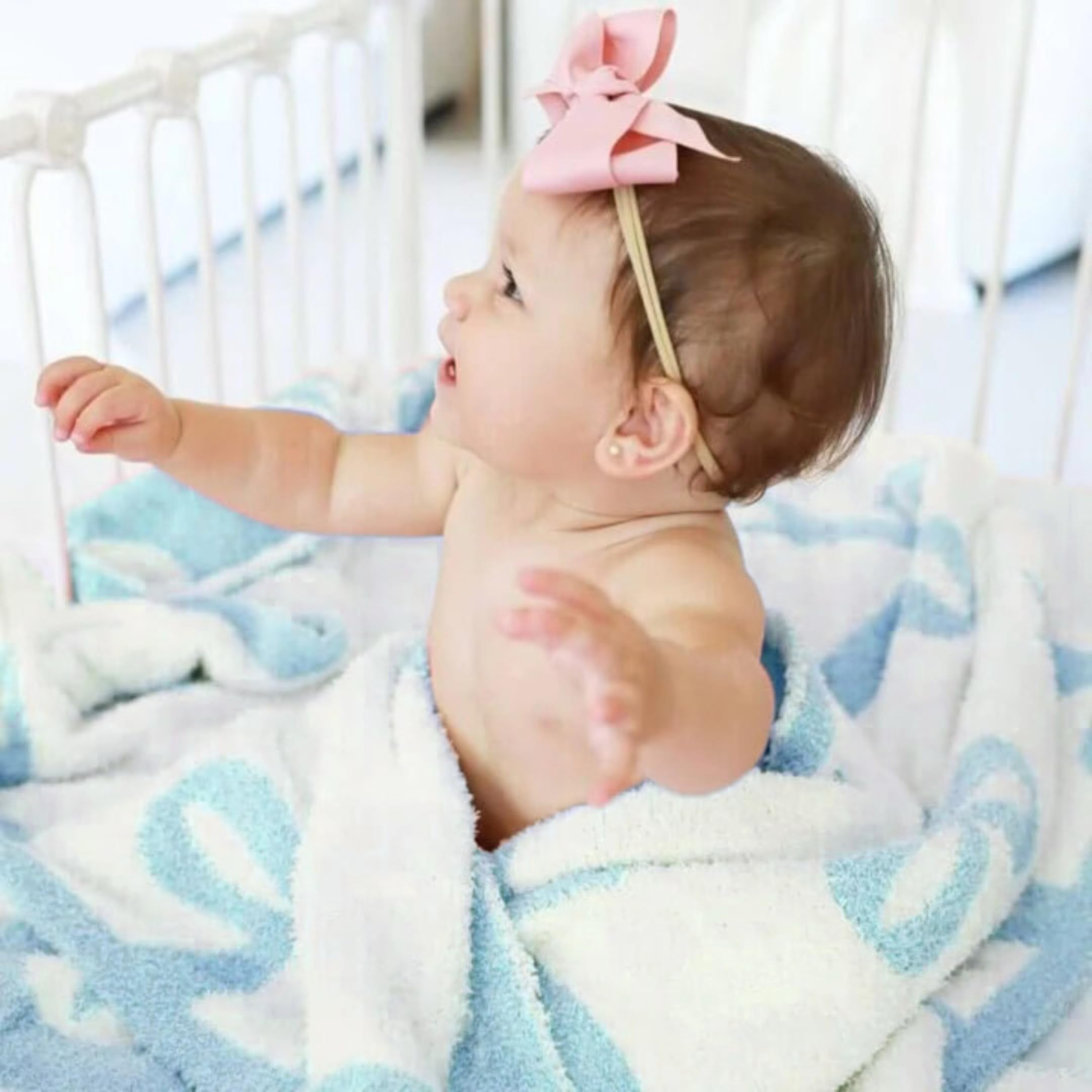 Luxape Bow Blanket toddler play mat layout emphasizes thick cozy texture.
