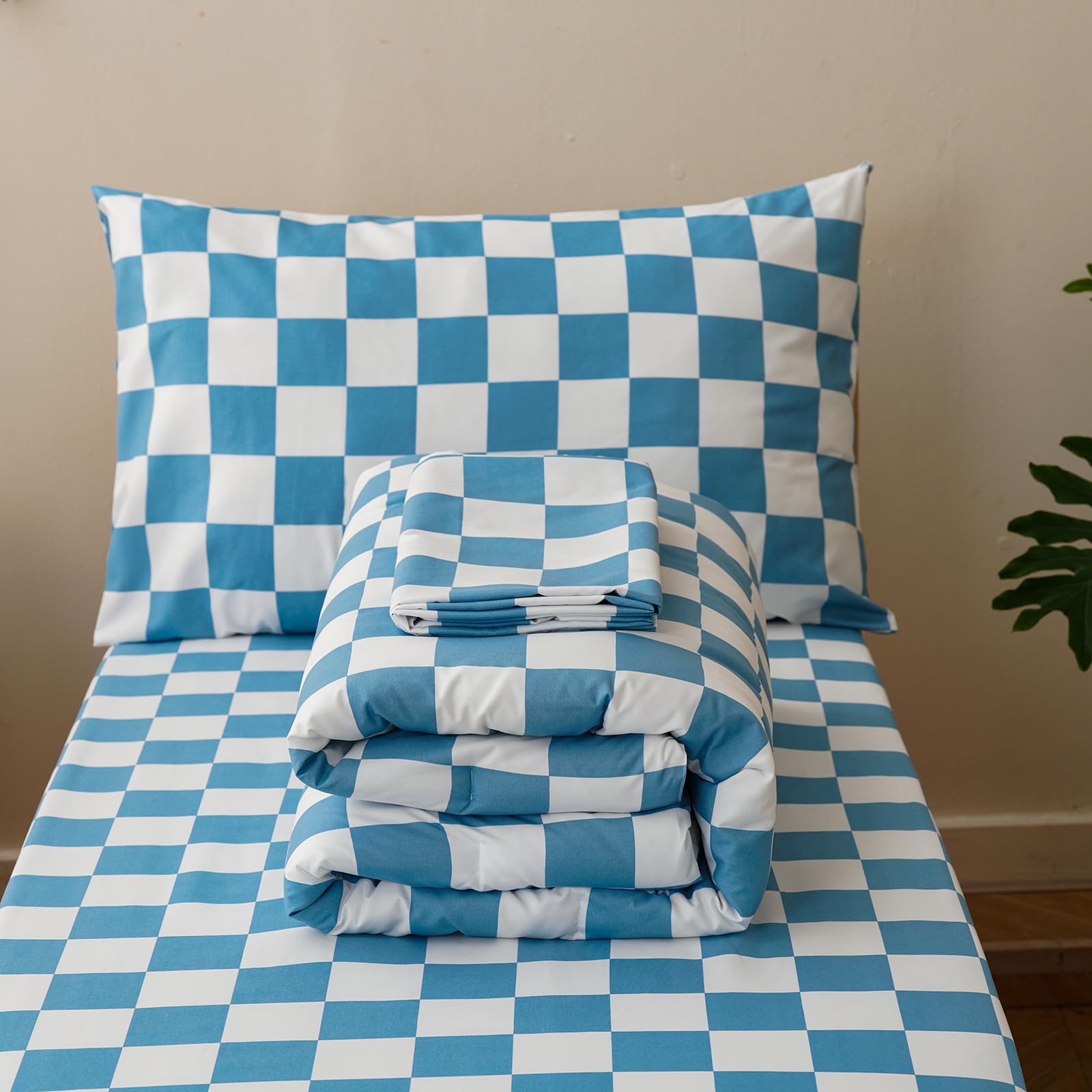 Luxlovery toddler flat sheet demonstrates generous coverage and smooth touch