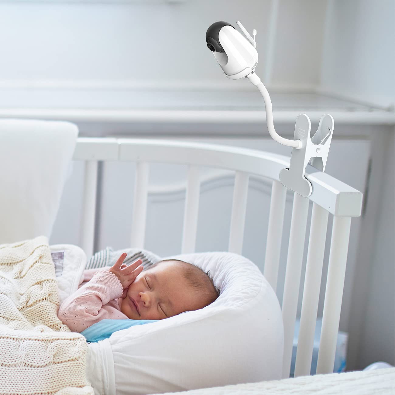 Lyeiaa baby monitor stand offers night-view capability for late checks.