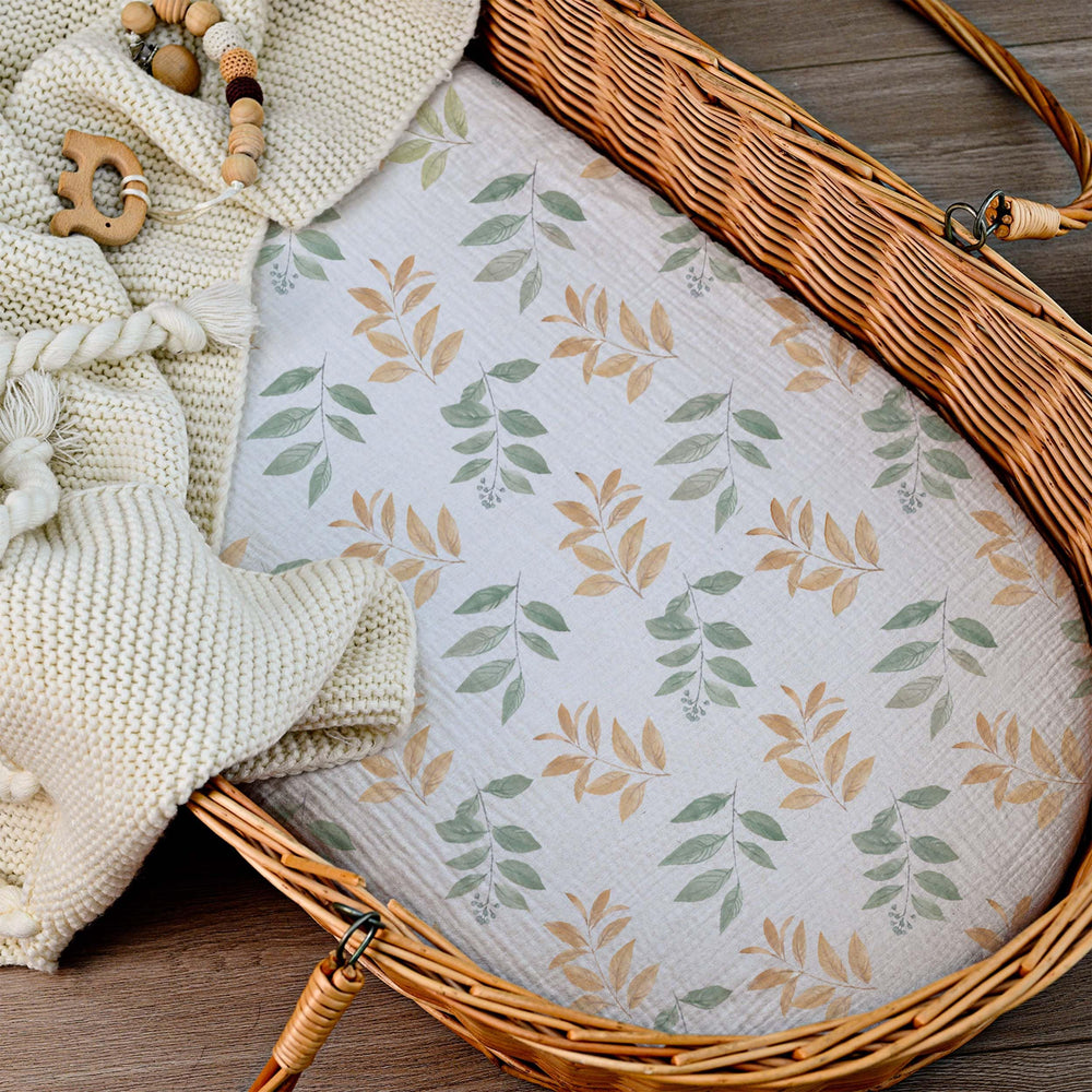 LYRICHOM BABY Bright Leaves stretch-fit elastic, easy to install and stays in place.