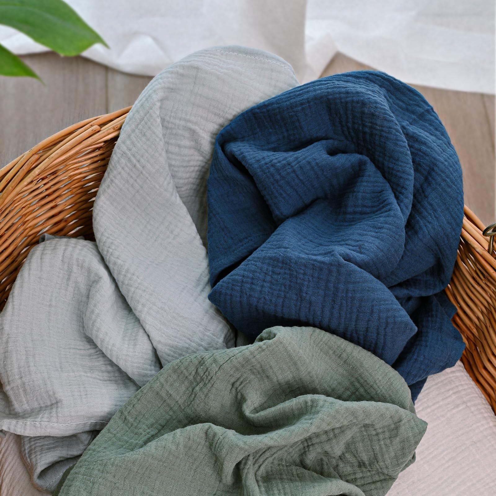 LYRICHOM BABY muslin blanket gift packaging emphasizes ready-to-gift practicality.