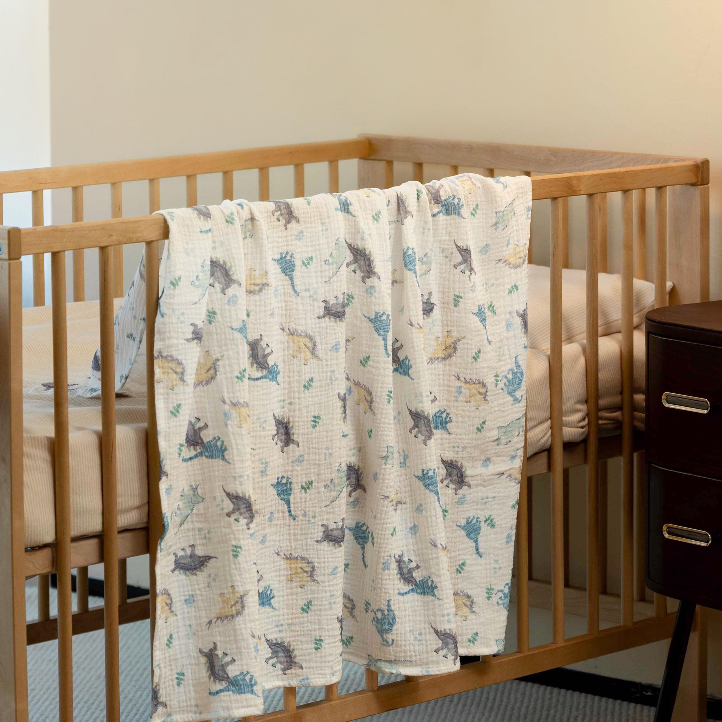 LYRICHOM BABY breathable swaddle cloth absorbent and versatile for outings.