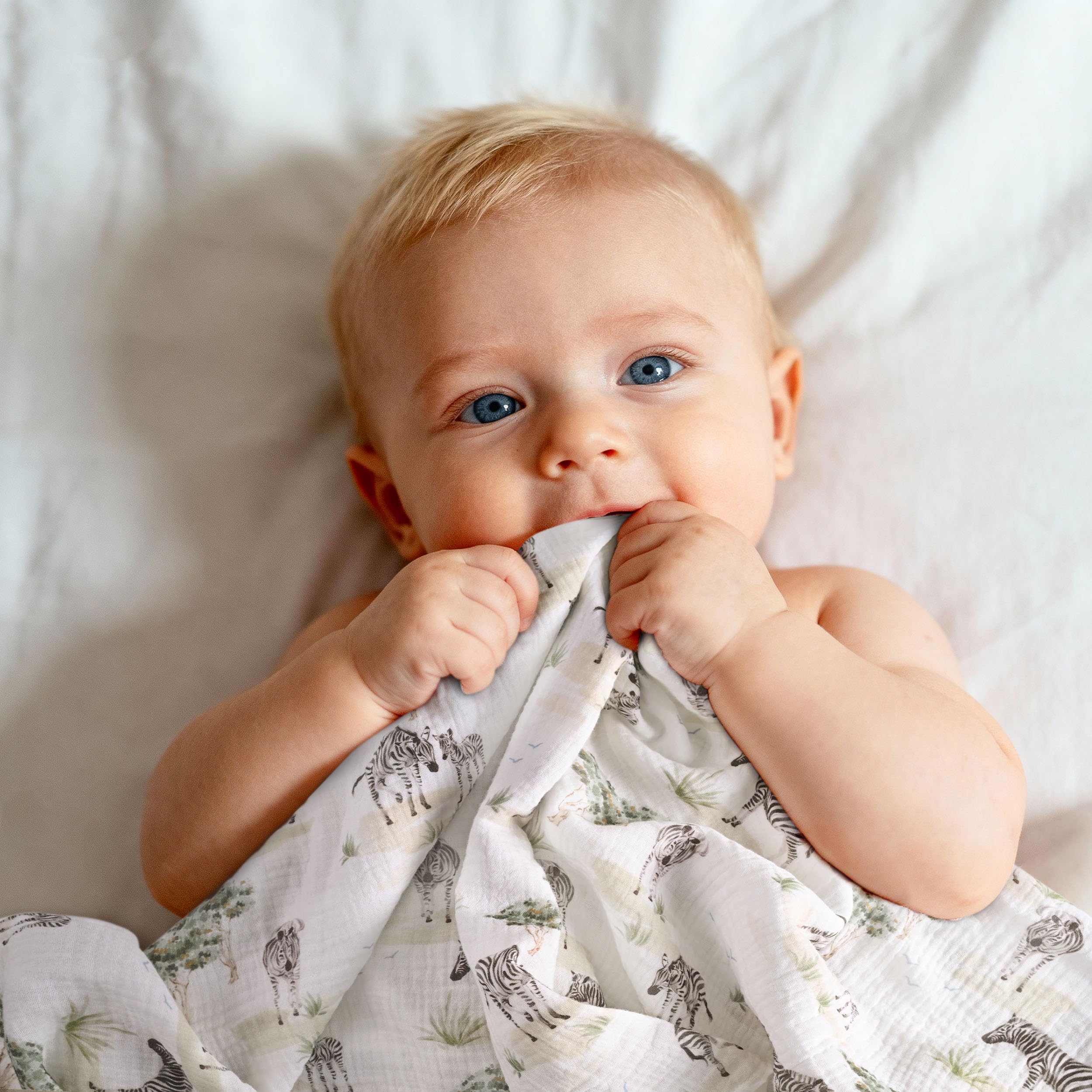 LYRICHOM BABY swaddle nursing cover close-up demonstrates versatile daily use.