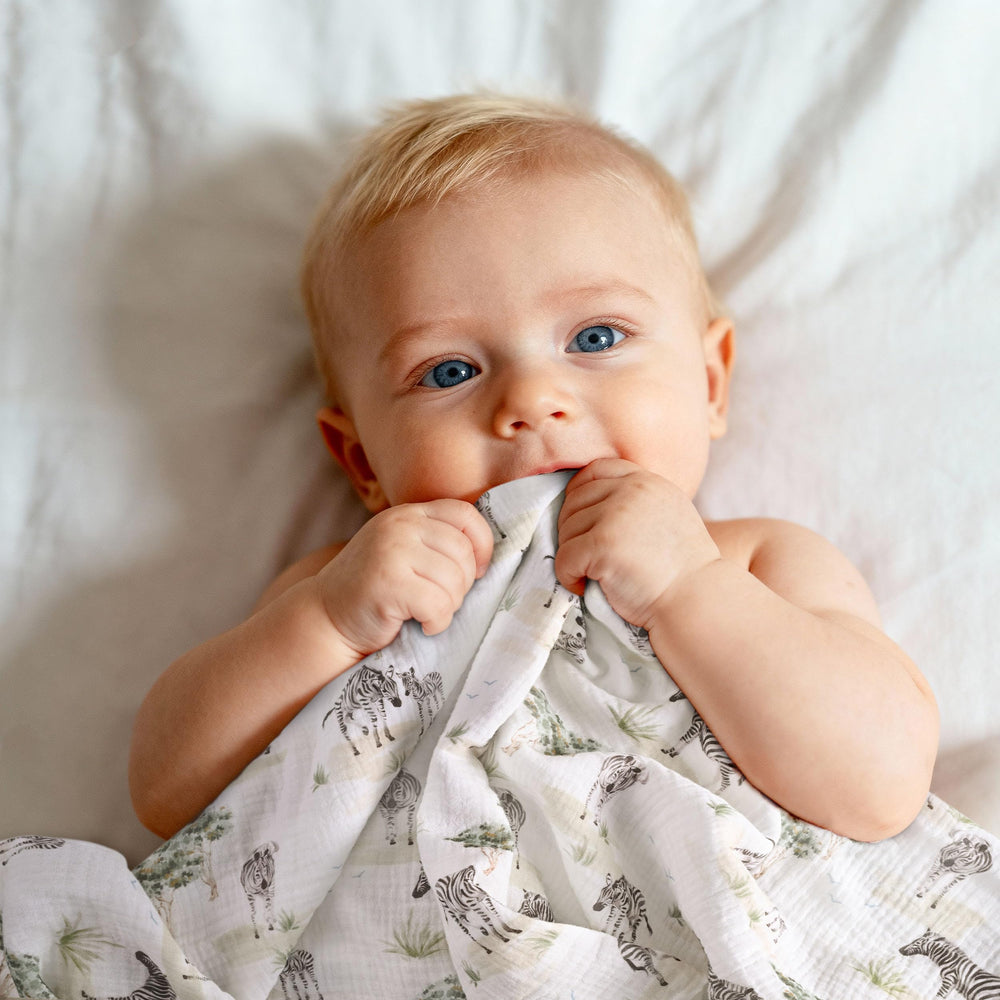 LYRICHOM BABY swaddle nursing cover close-up demonstrates versatile daily use.