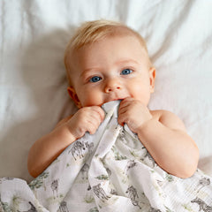 LYRICHOM BABY swaddle nursing cover close-up demonstrates versatile daily use.