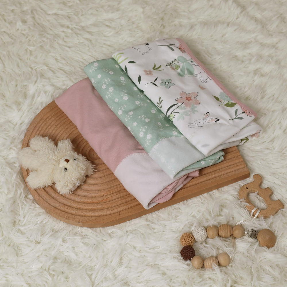 LYRICHOM BABY adjustable wings with hook-and-loop fasteners simplify safe swaddling rituals.