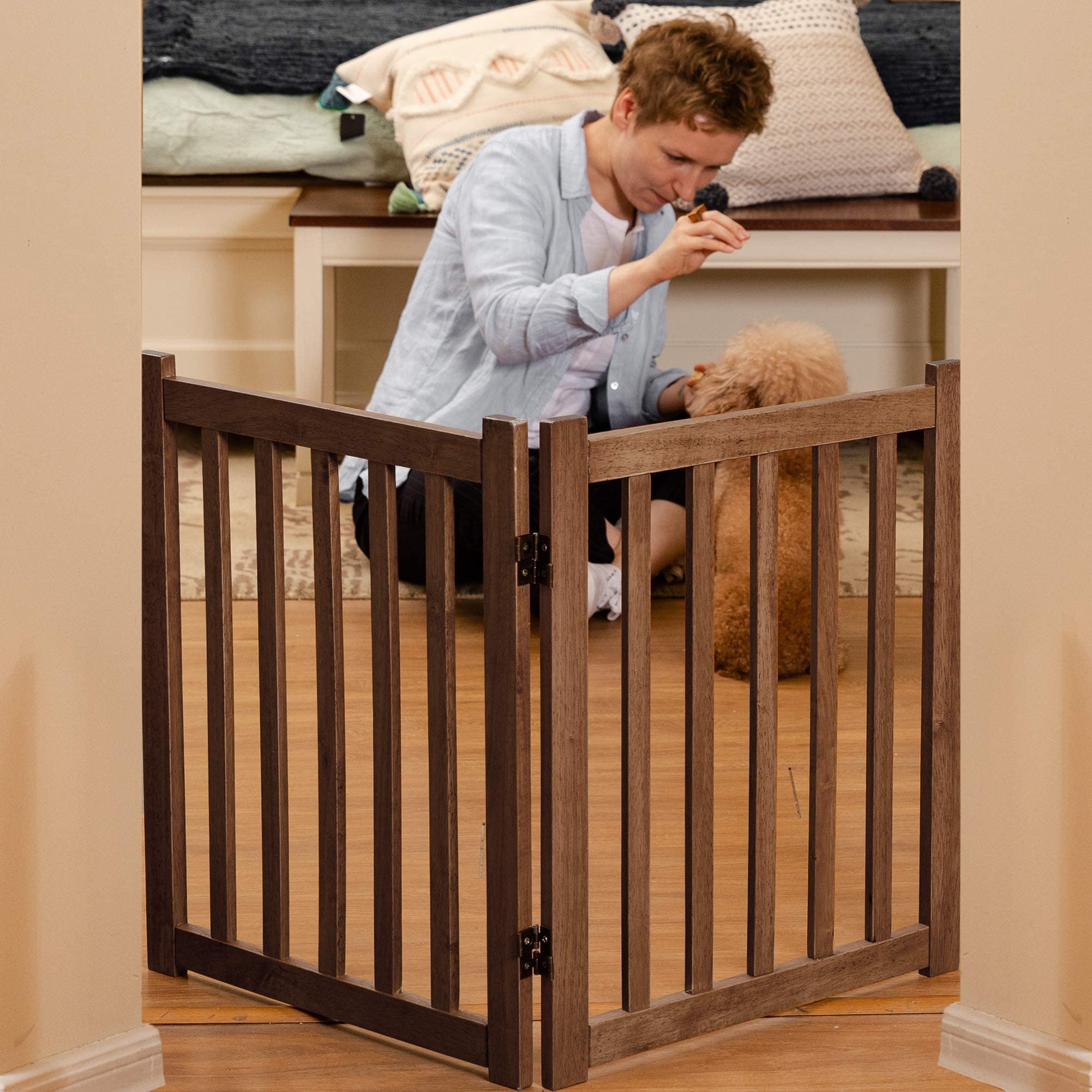 LZRS gate fits small spaces while keeping pets contained.