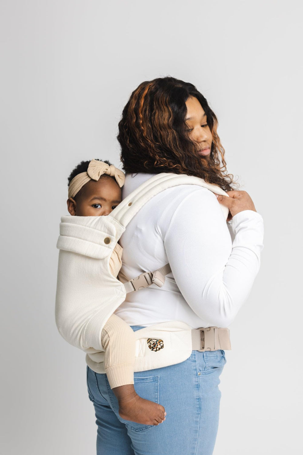 Mabē Monarch ivory breathable fabric keeps baby cool and caregiver comfortable