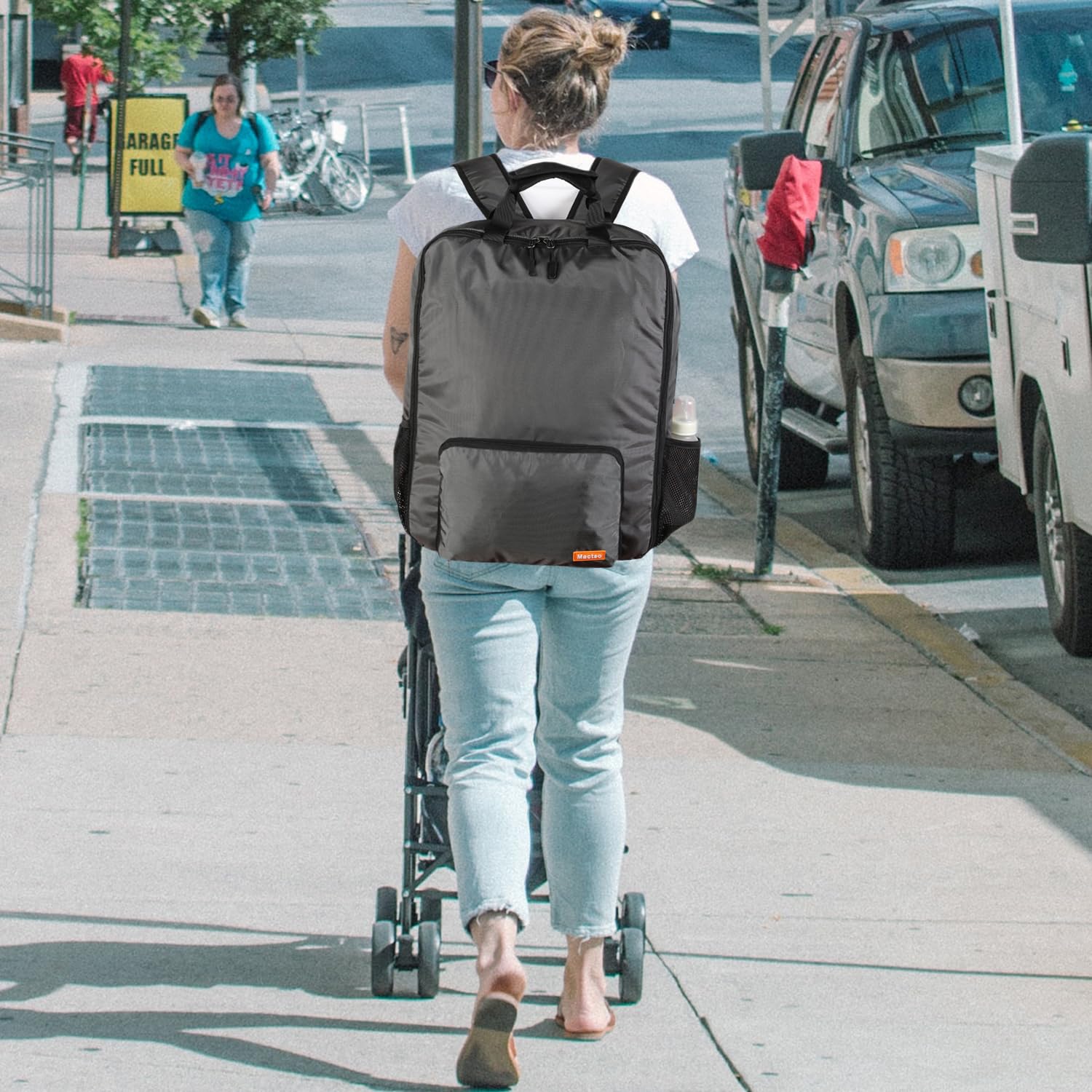 Mactso Stroller Travel Bag interior-pockets provides organized space with multiple compartments.