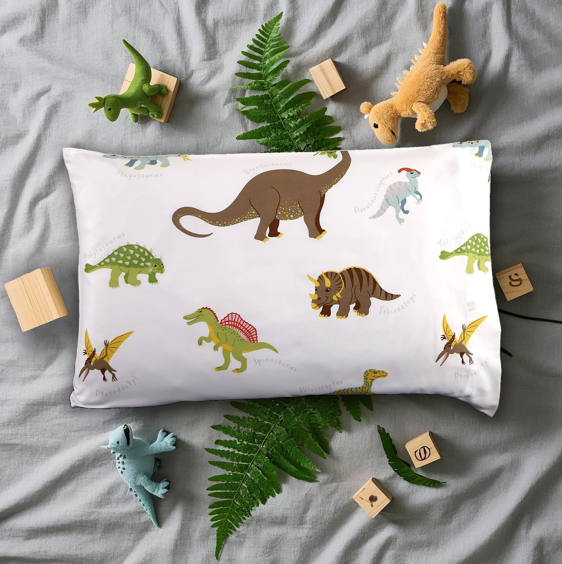 MAG Dinosaure pillowcase microfiber closeup highlights soft, skin-friendly fabric