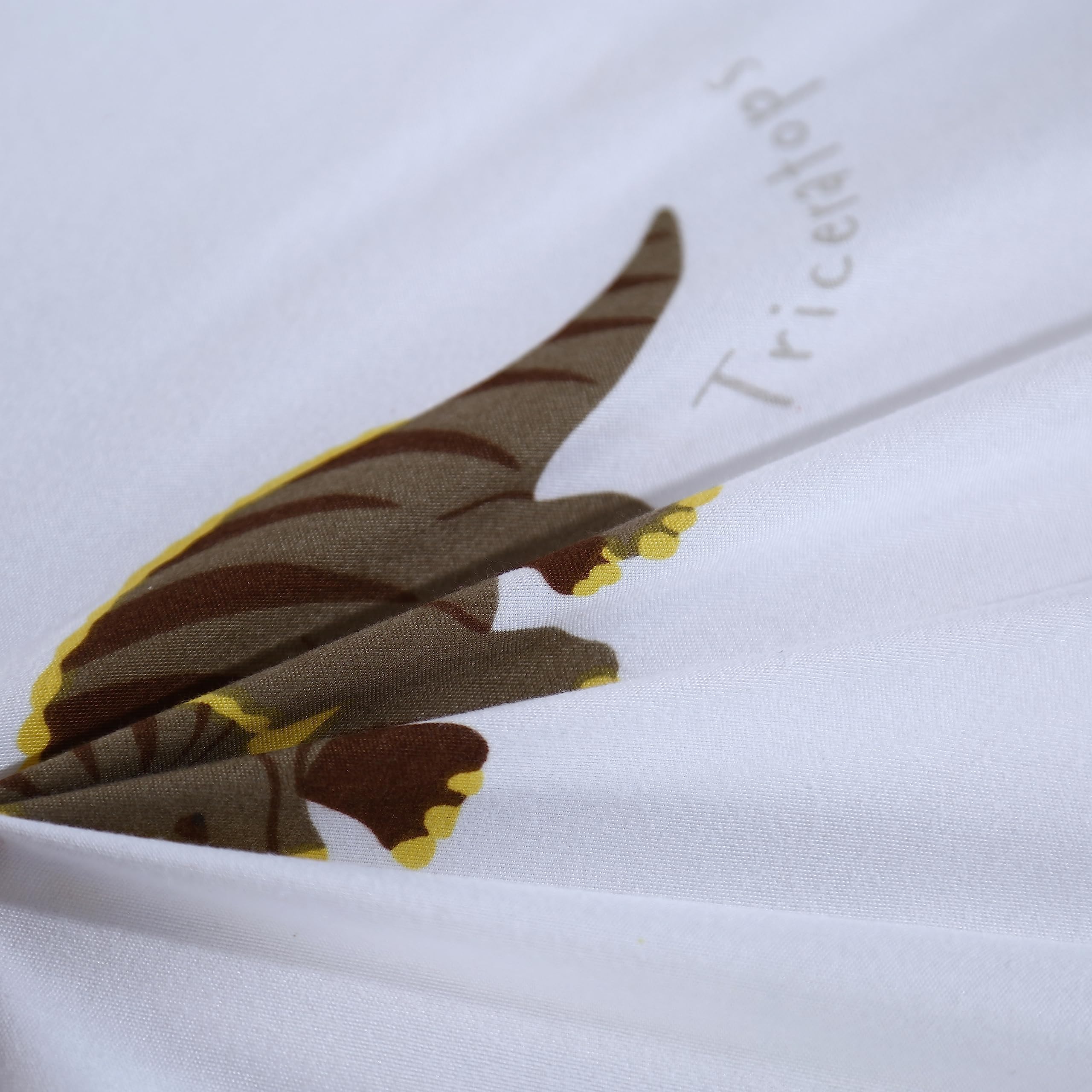 MAG stitches close-up showing reinforced seams for long-lasting wear.