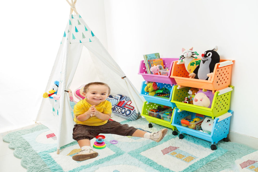 MAGDESIGNER Space-saving toy chest design reduces clutter in small rooms