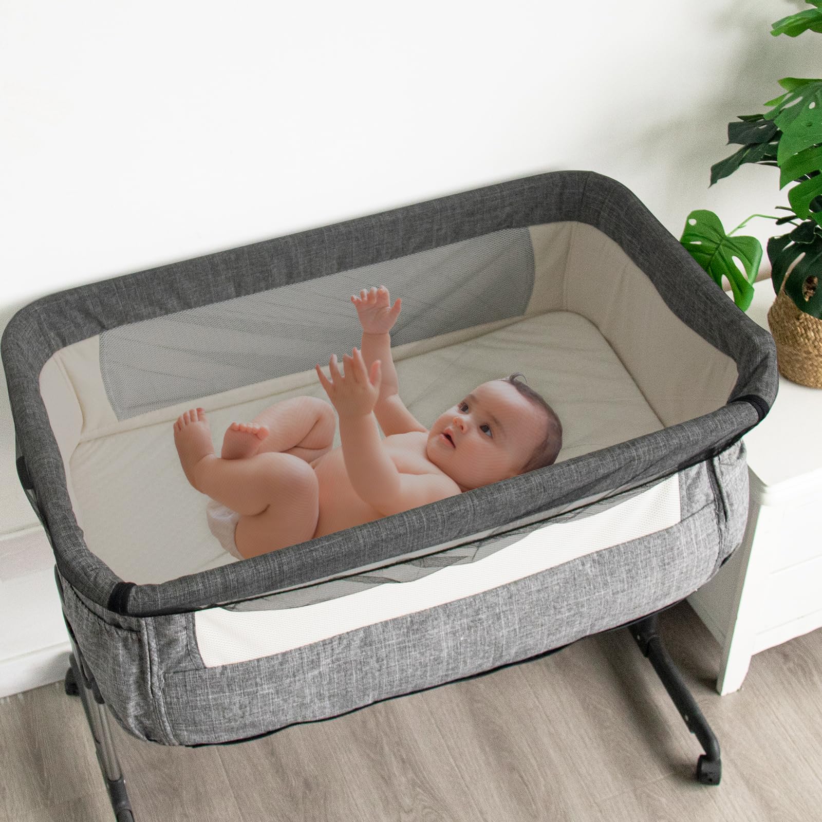 Magik & Kover net for pack and plays offers easy coverage and ventilation.